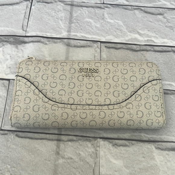 Guess monogram zipper wallet - Picture 1 of 7